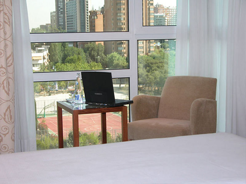 Ilunion Pio XII Hotel Madrid Luaran gambar