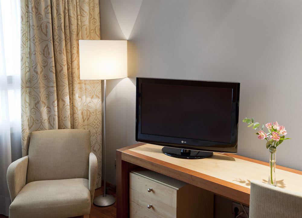 Ilunion Pio XII Hotel Madrid Luaran gambar